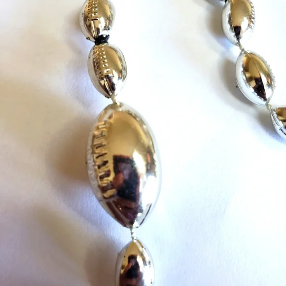 COPY - VTG Fashion Sports Jewelry Unisex Silvertone Football Necklace Sports Fa… - Picture 4 of 5